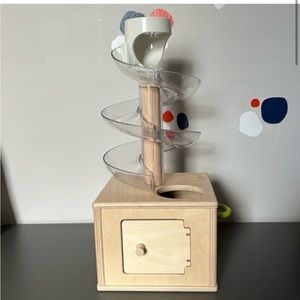 For la_jen_chic- Lovevery slide and seek ball run (1 ball)